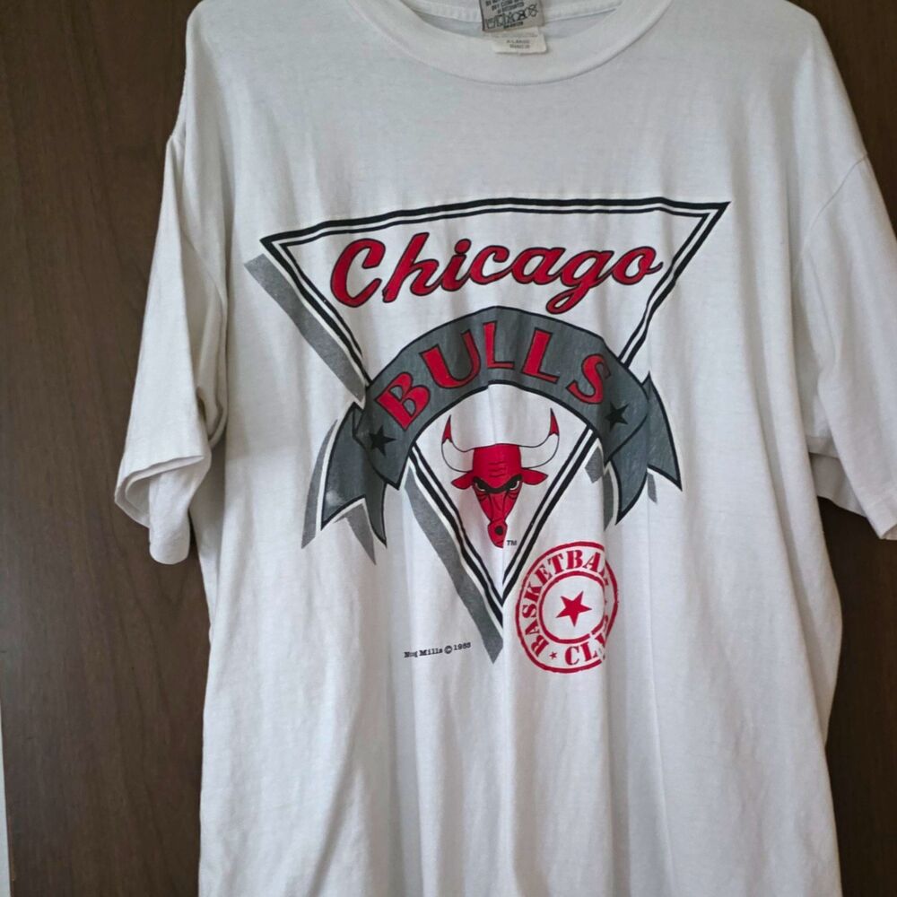 Nutmeg Mills Chicago Bulls NBA Graphic T-Shirt White Size Men's XL